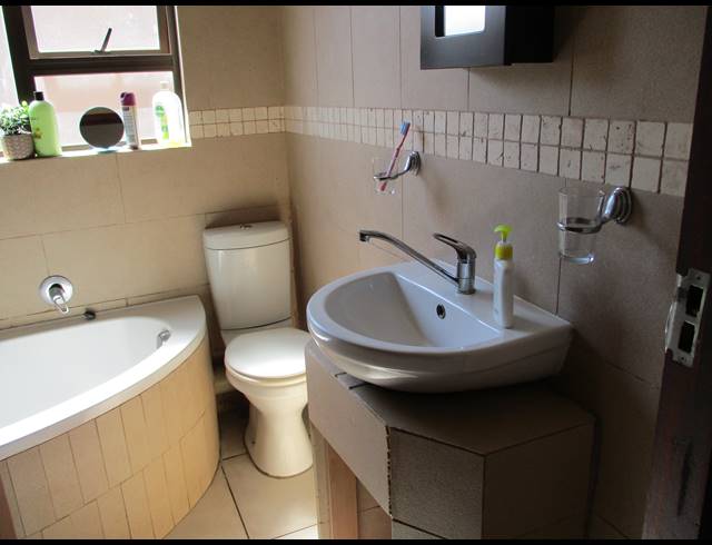 2 BEDROOM APARTMENT FOR SALE IN WILRO PARK